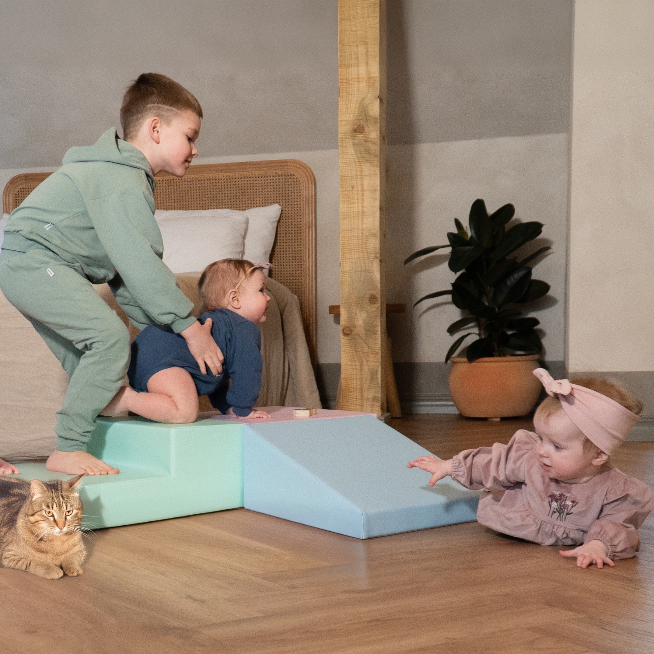 Aktiivisen lapsen leikit sisällä - lasten sisäliikunta ja motoriikka kotona (täydellinen opas)