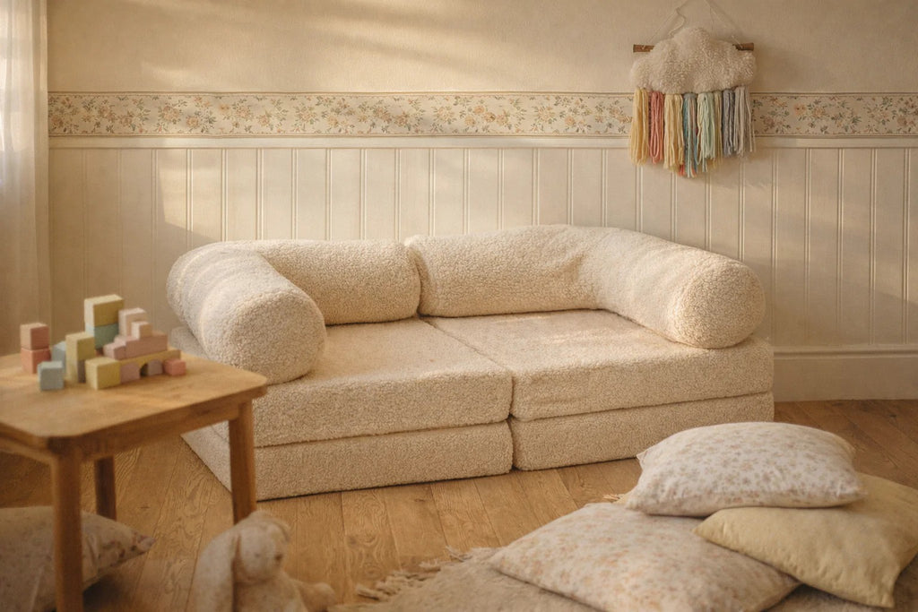 bees&blooms HoneyHug moduulisohva lapselle teddykangas kerma, sohva ja tyynyt lastenhuoneessa