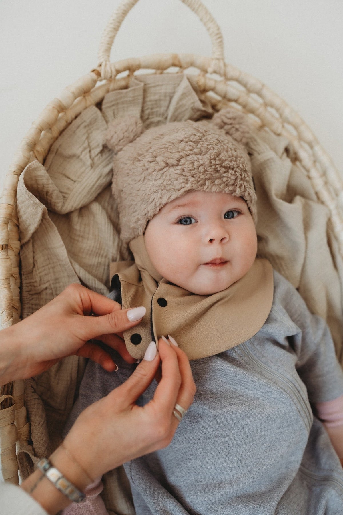 Puuvillafroteinen vauvan kypärämyssy theo