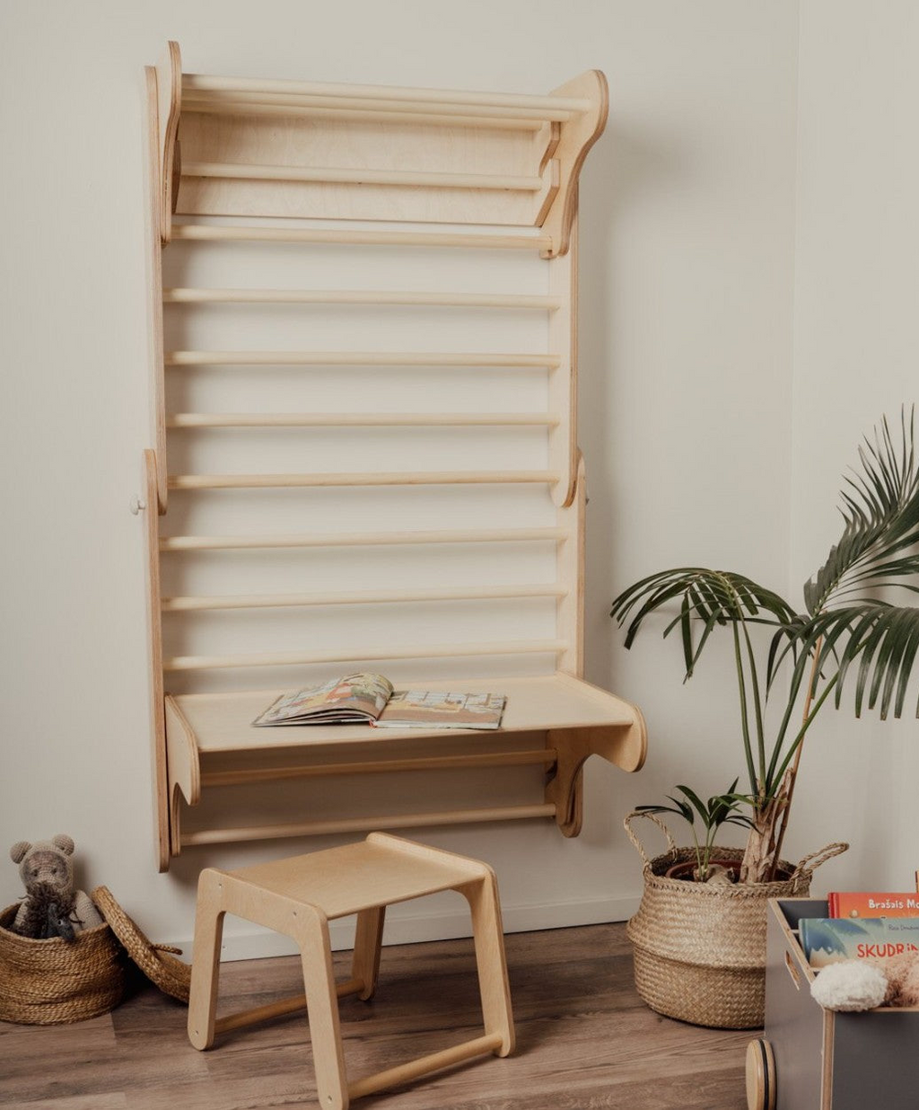 Pöytä ja tuoli leg&go-puolapuille